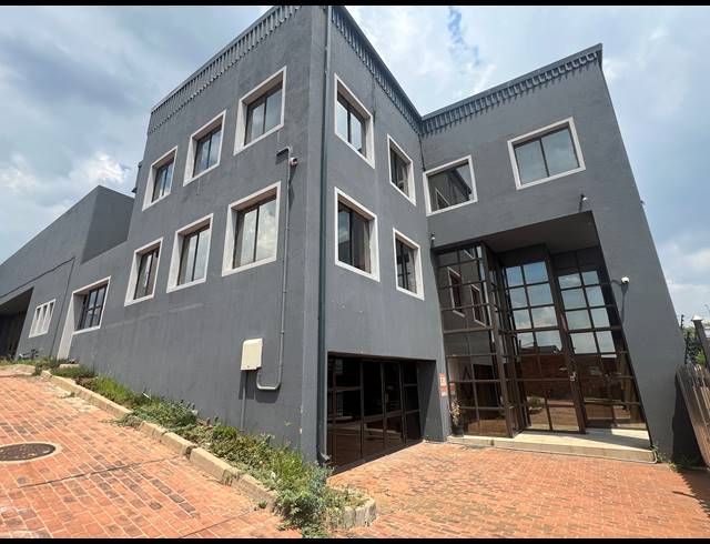 1,300M² BUILDING TO LET IN STRIJDOMPARK